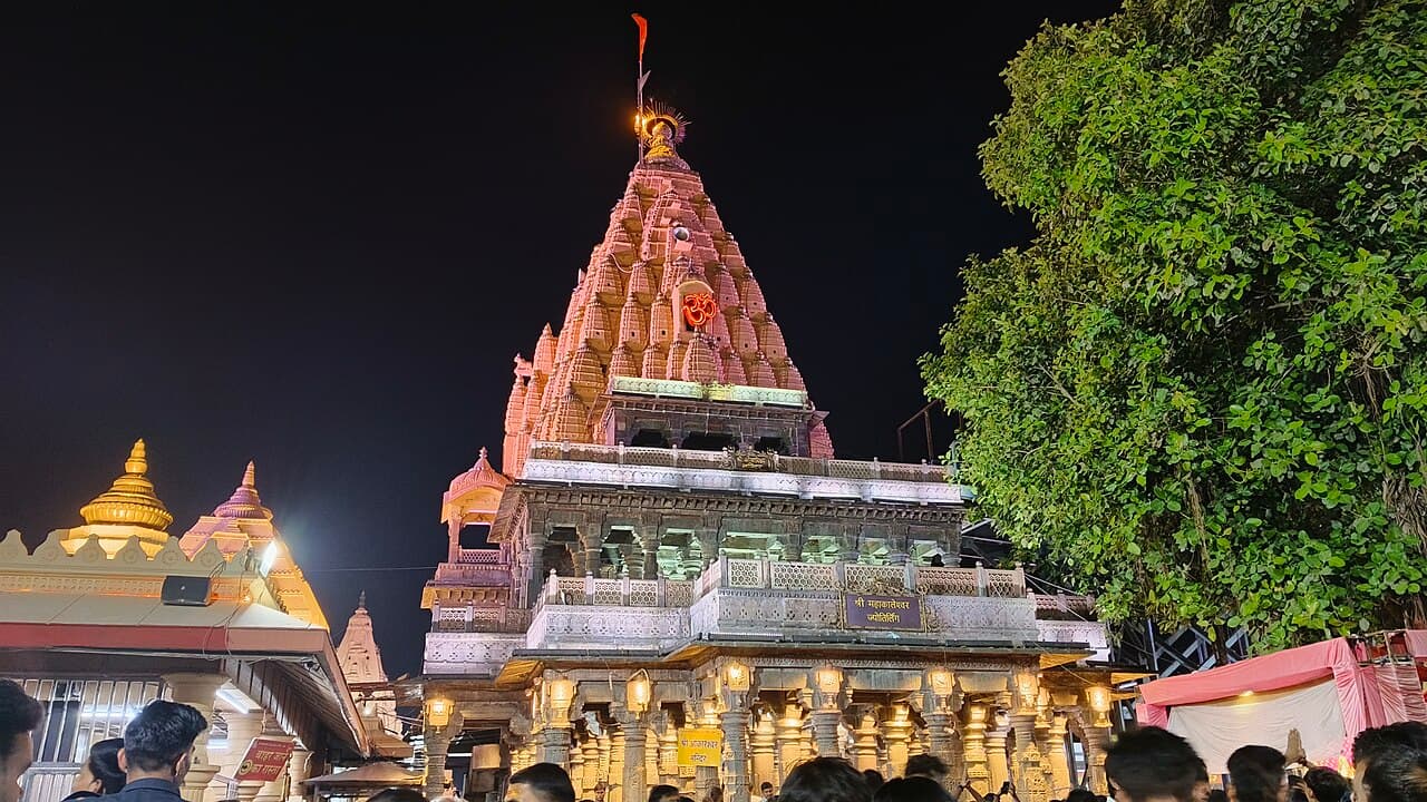 Mahakaleshwar Temple in Ujjain where Divine Taxi provides cab service